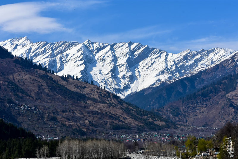 Snow-covered ridges above a wide valley near Solang, Manali